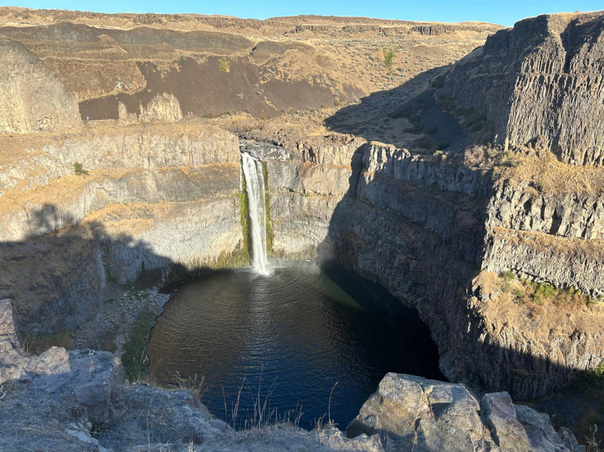 Scenic view of the Palouse Falls on a sunny day
