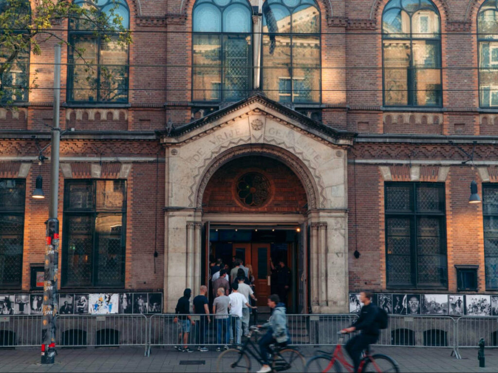 Visitors entering the Paradiso
