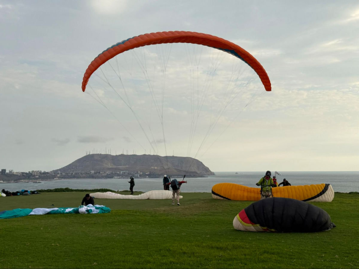 Paragliders setting up their equipment in Miraflores