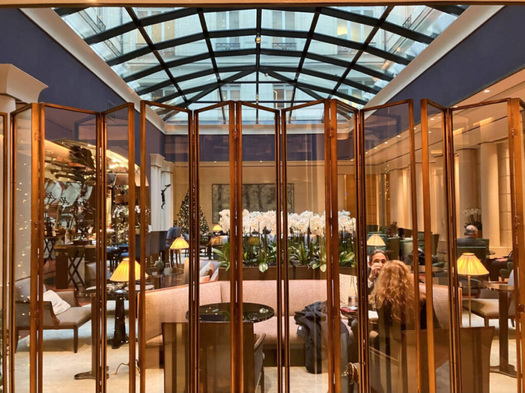 View of the luxurious lounge at the Park Hyatt Paris - Vendôme