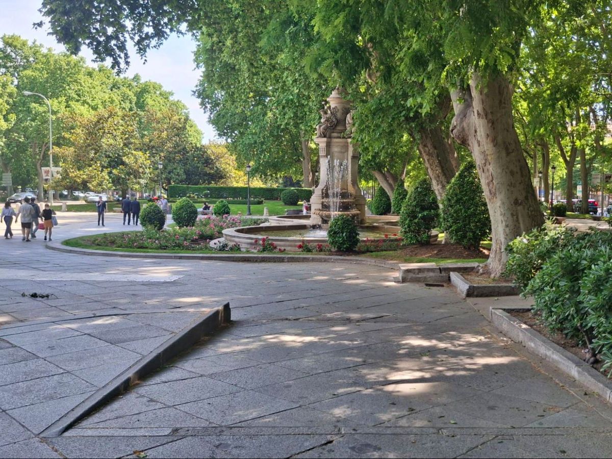 Tree-lined promenade and fountains at Paseo del Prado