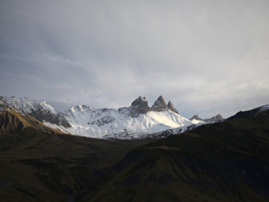 View of the snowy peaks of Albiez-Montrond