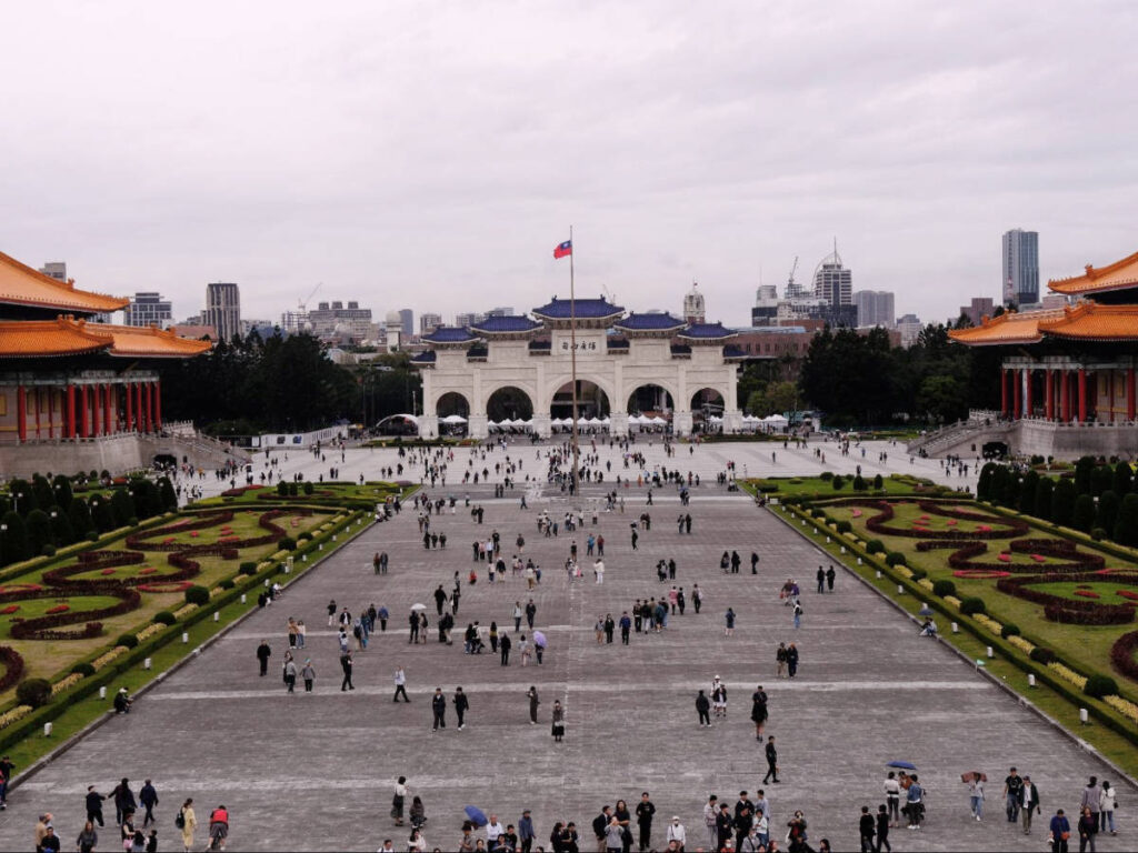 Overlooking view of people at the Chiang Kai-shek Memorial Hall