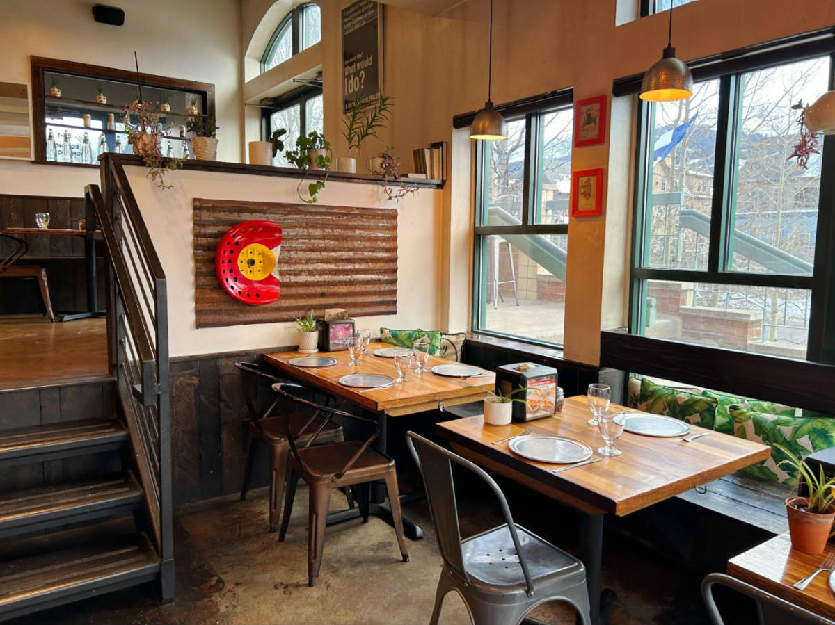 View of the interior of Piante Pizzeria