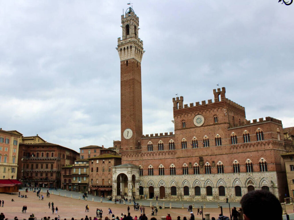 View of the crowd at Piazza del Campo