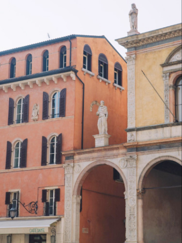 View of some statues in Piazza delle Erbe