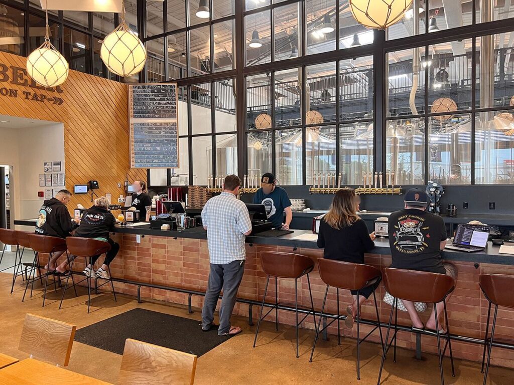 People drinking at Pinthouse Brewing