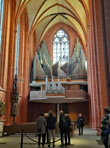 People looking at the pipe organ in St. Bartholomew’s Cathedral