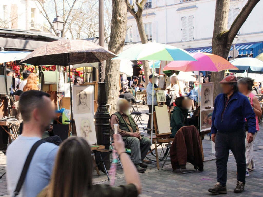 View of people and artists at the Place du Tertre