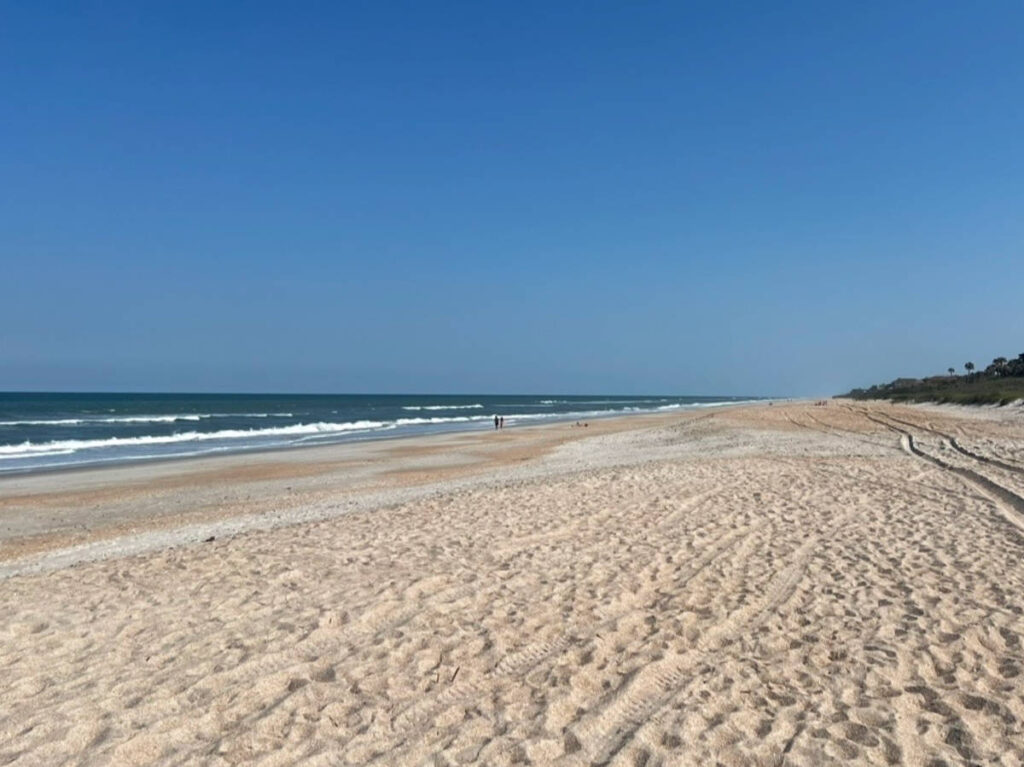 Clear blue sky over the Ponte Vedra Beach
