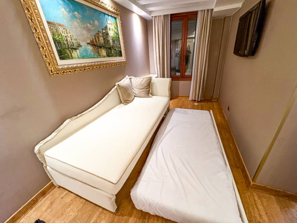 A pull-out twin bed from the chaise lounge