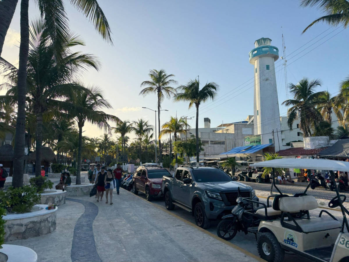 People walking along Punta Norte in Isla Mujeres