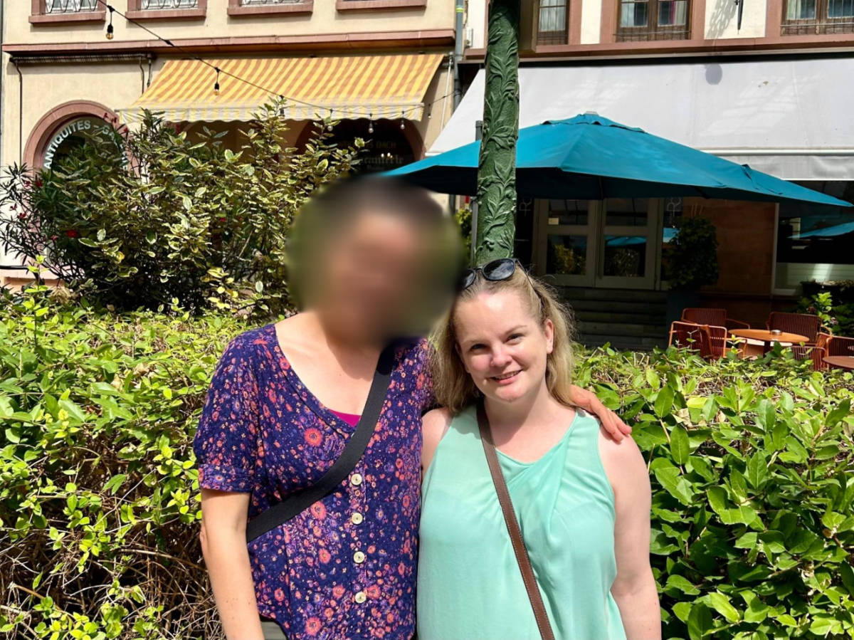 The author Rachel Kapelke-Dale and her sister, smiling for a photo in front of the Hotel Rohan