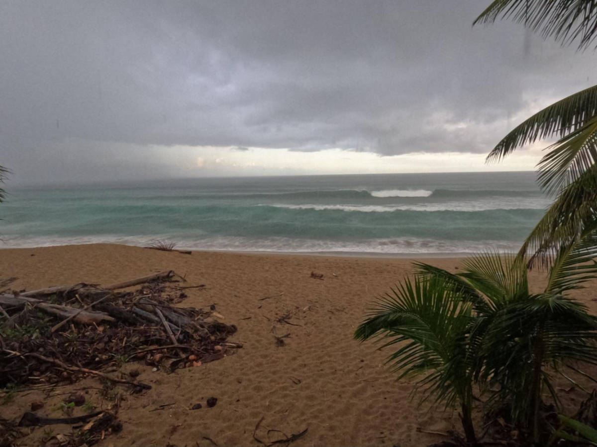 Panoramic view of the gray sky and rainy day in Sandy Beach