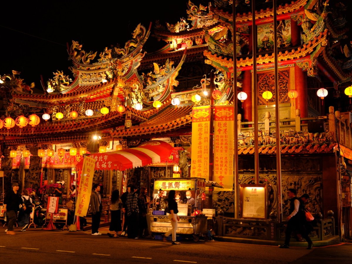 View of the entrance to Raohe Night Market