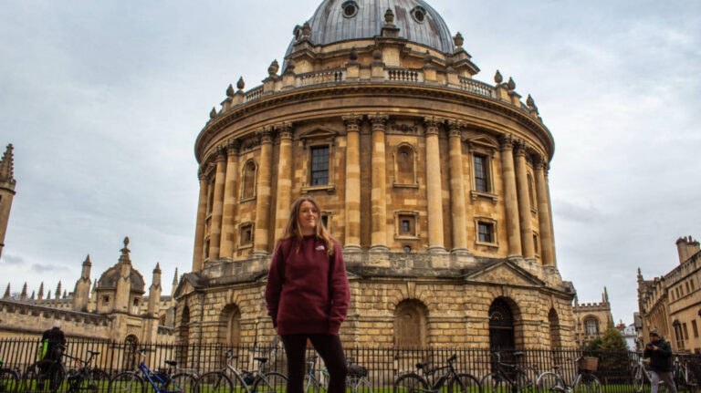 The author Rebecca Rayner, posing for a photo in front of the Radcliffe Camera