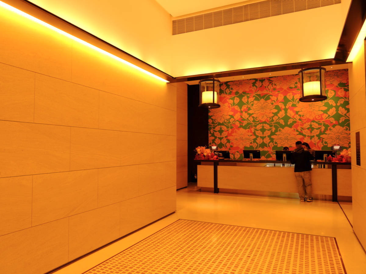 View of the reception desk of the Eslite Hotel