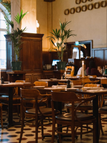 The cozy and warm interior of Restaurant Pelikan