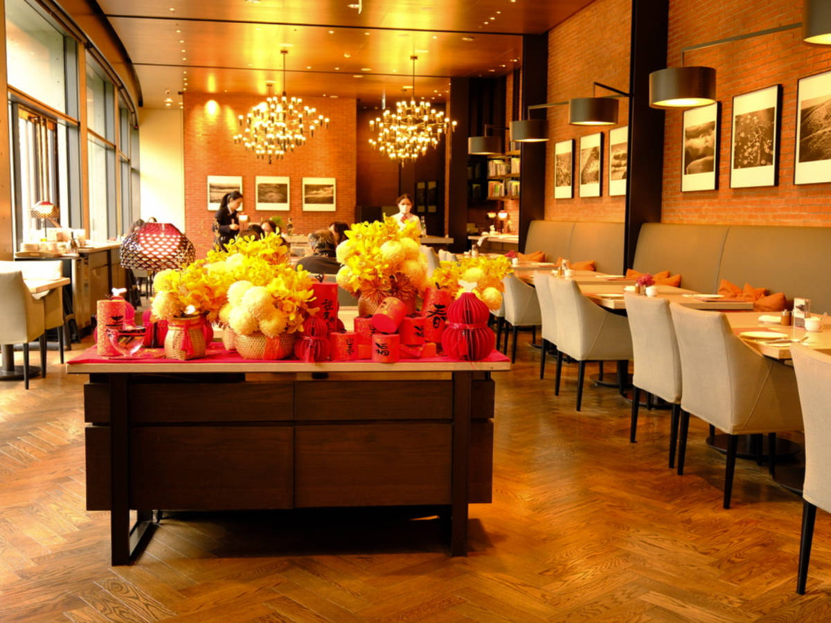 Chairs and tables at the restaurant in Eslite Hotel
