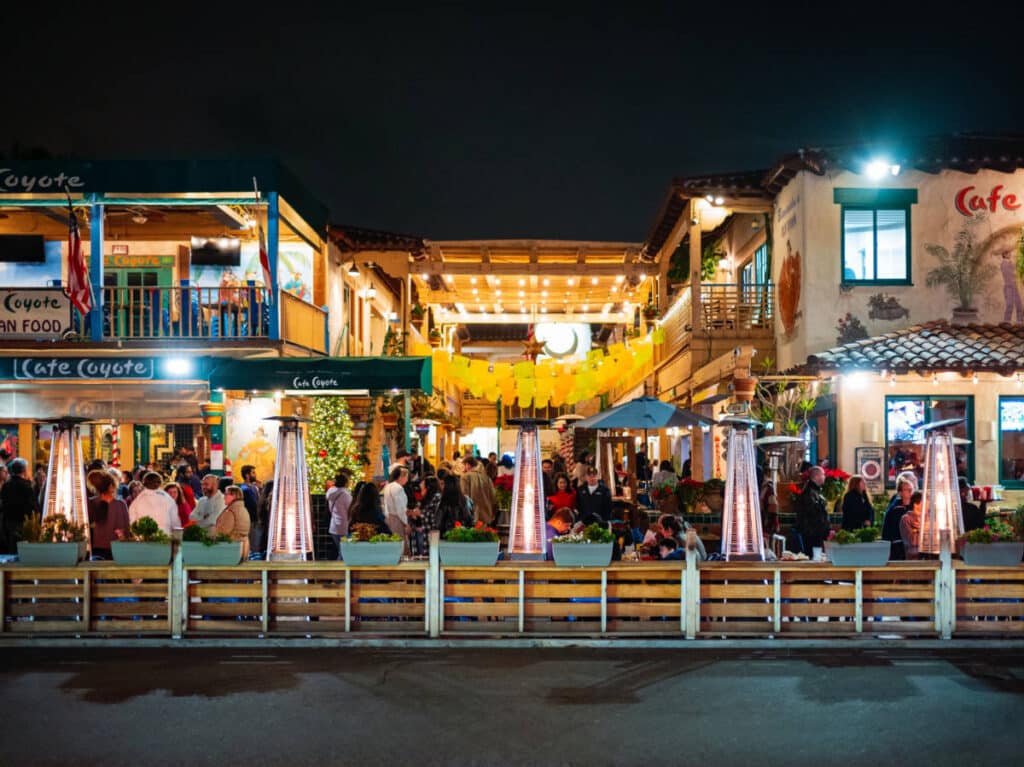 People enjoying their night on restaurants in San Diego