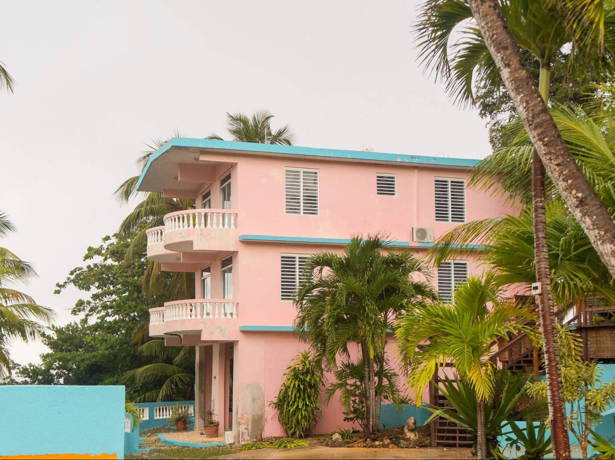Exterior view of the Rincóns Pools Beach Guesthouse