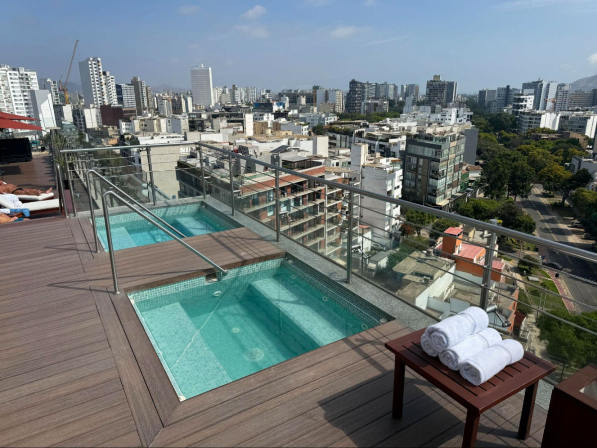 The Rooftop jacuzzis at Hilton Lima Miraflores