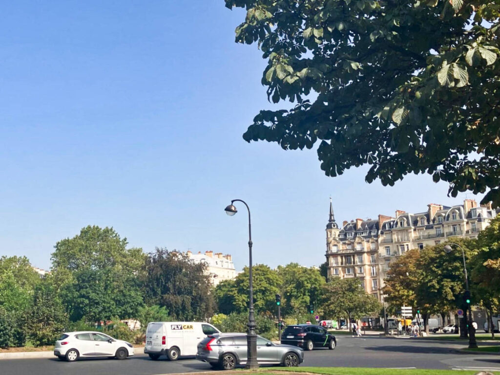 The vehicles at the roundabout in the Sainte-Marguerite