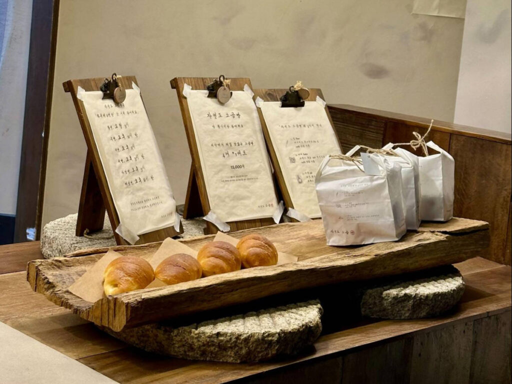 The salt breads on display at Jayeondo Sogeumbbang