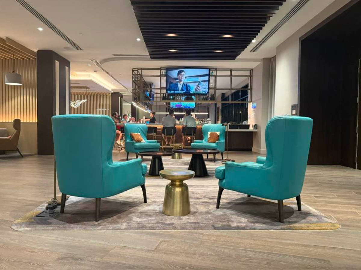 View of the lobby bar area in the San Antonio Airport Marriott