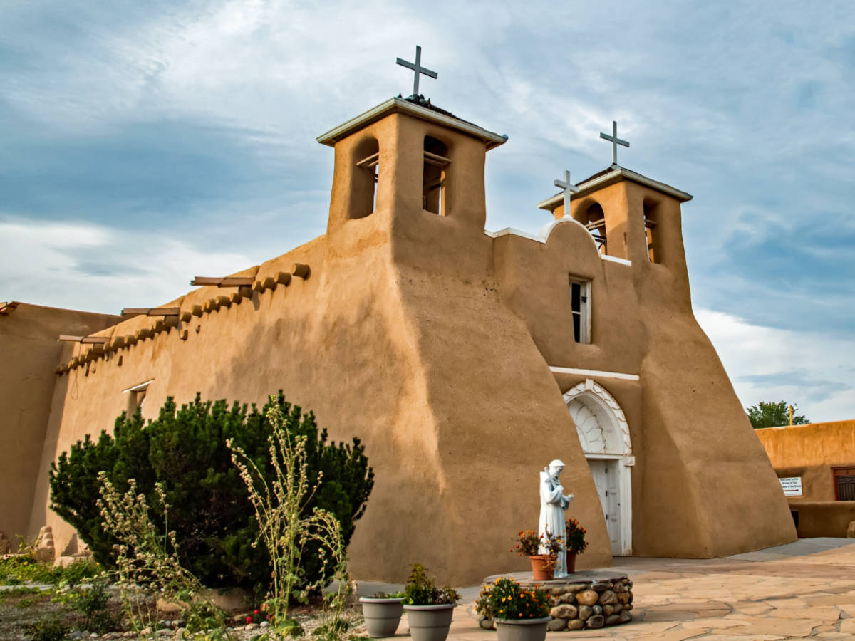 Exterior view of the San Francisco de Asis Mission Church