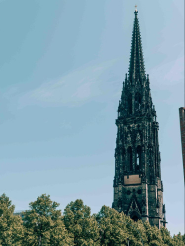 The tower of the Sankt Nikolaikirche