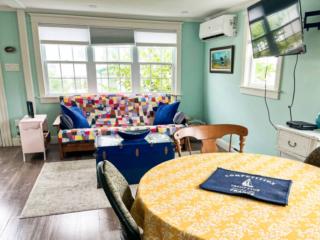 View of the colorful interior of a cute seaside cabin 