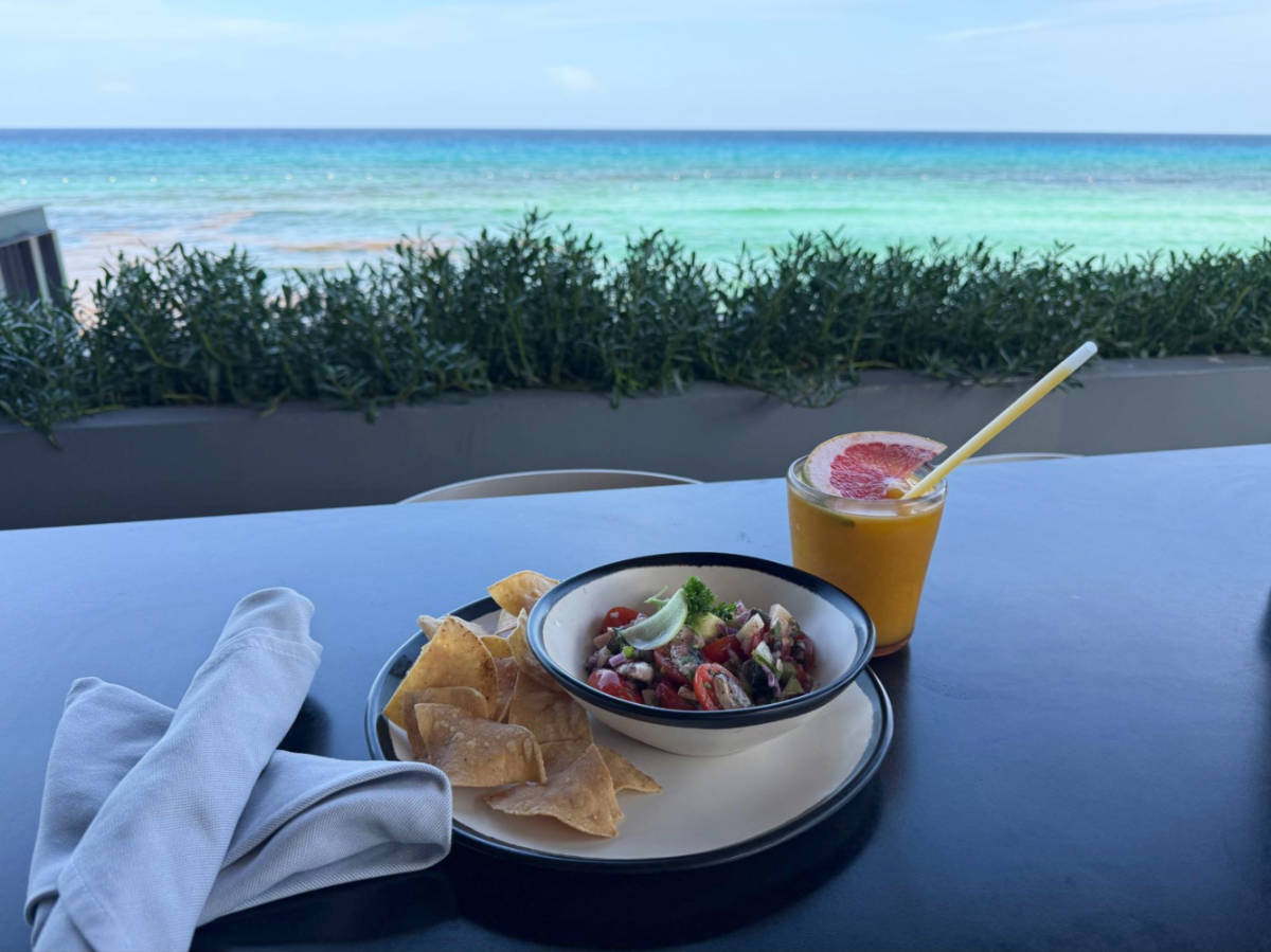 A seaside snack with drink at the Cevichería by la Isla