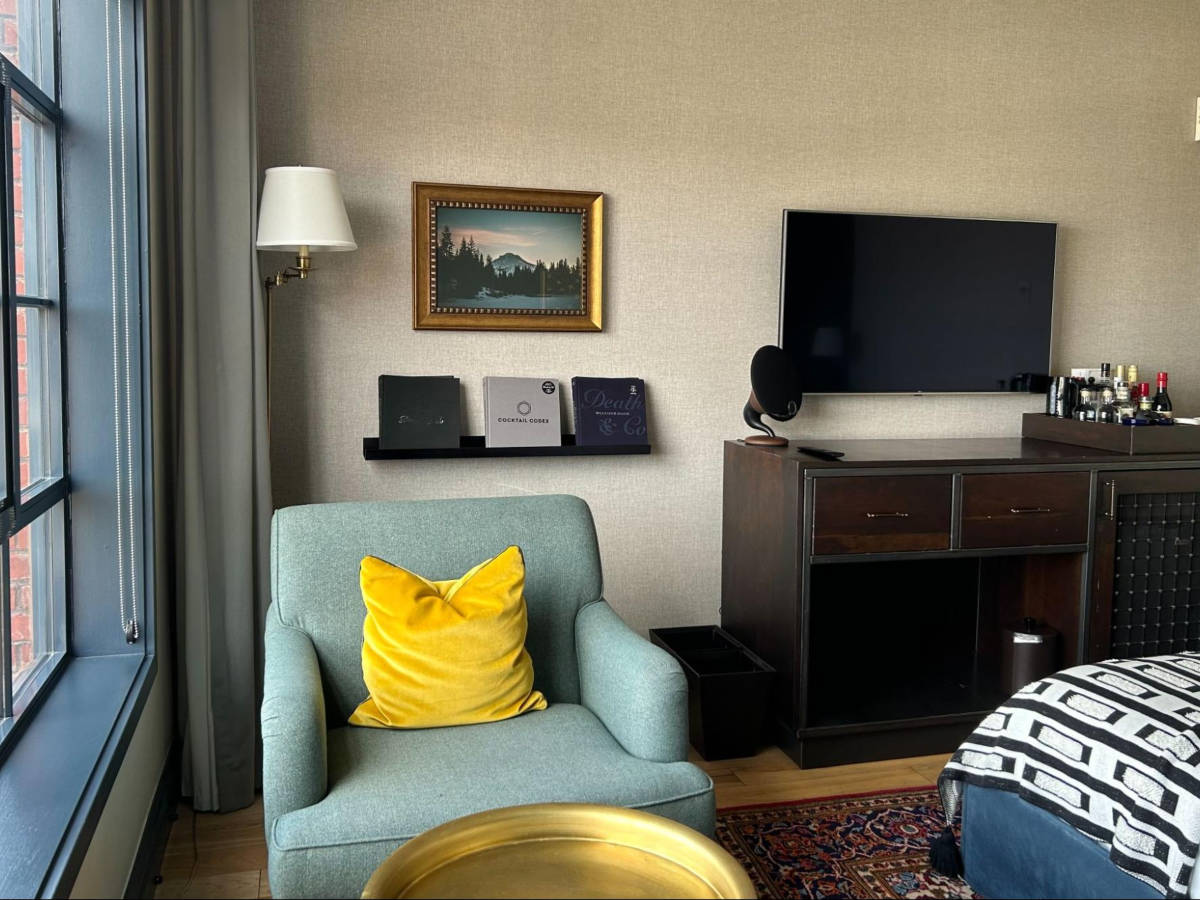 The seating area inside the room in The Ramble Hotel