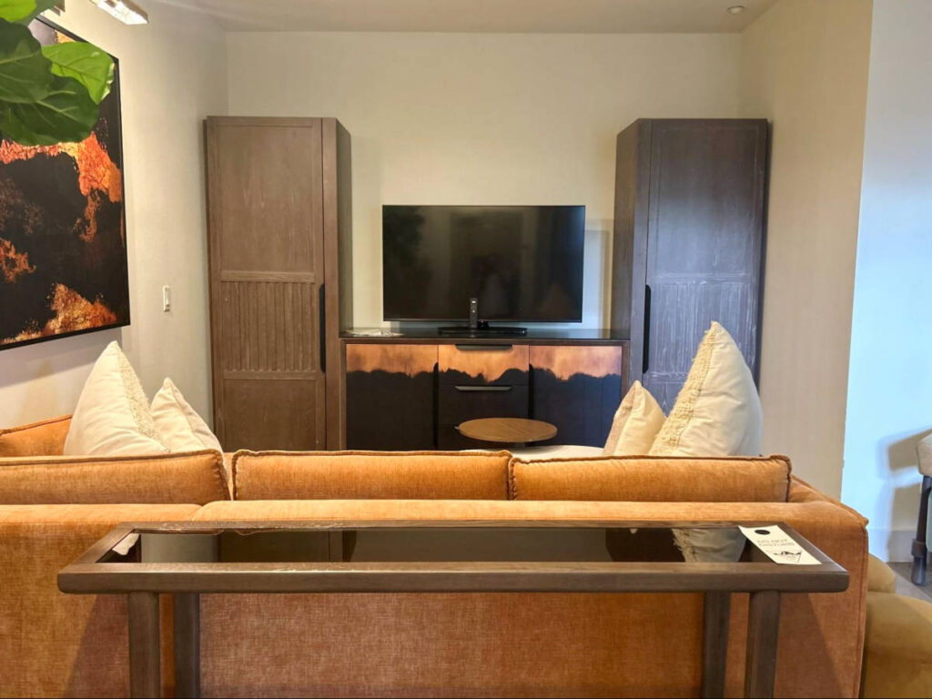 The cozy seats at the Common Area of Red Cliffs Lodge Zion