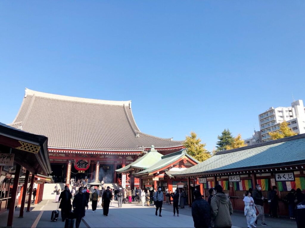 Crowd of people visiting the Sensoji Temple & Asakusa Shrine