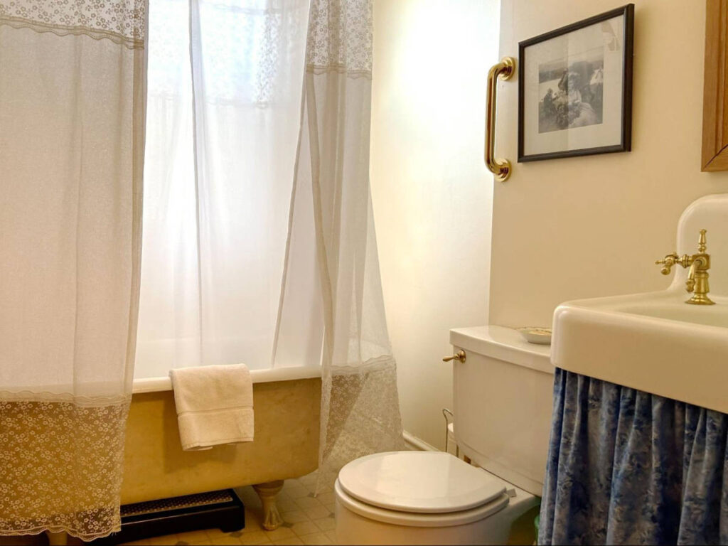 The interior of the shared bathroom in the Gable House