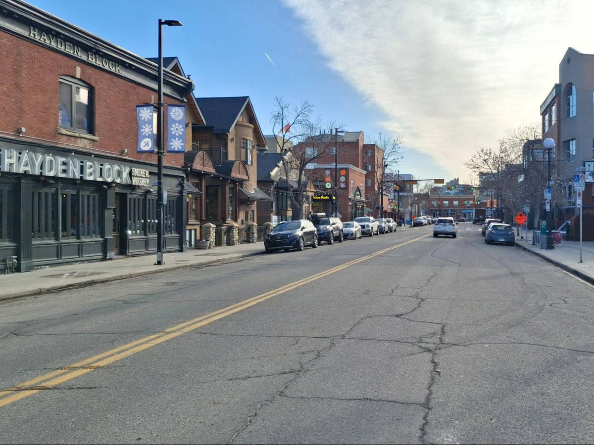 View of the shops and restaurants along Kensington Road