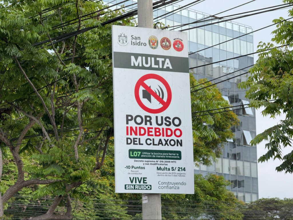 No honking signs all over San Isidro