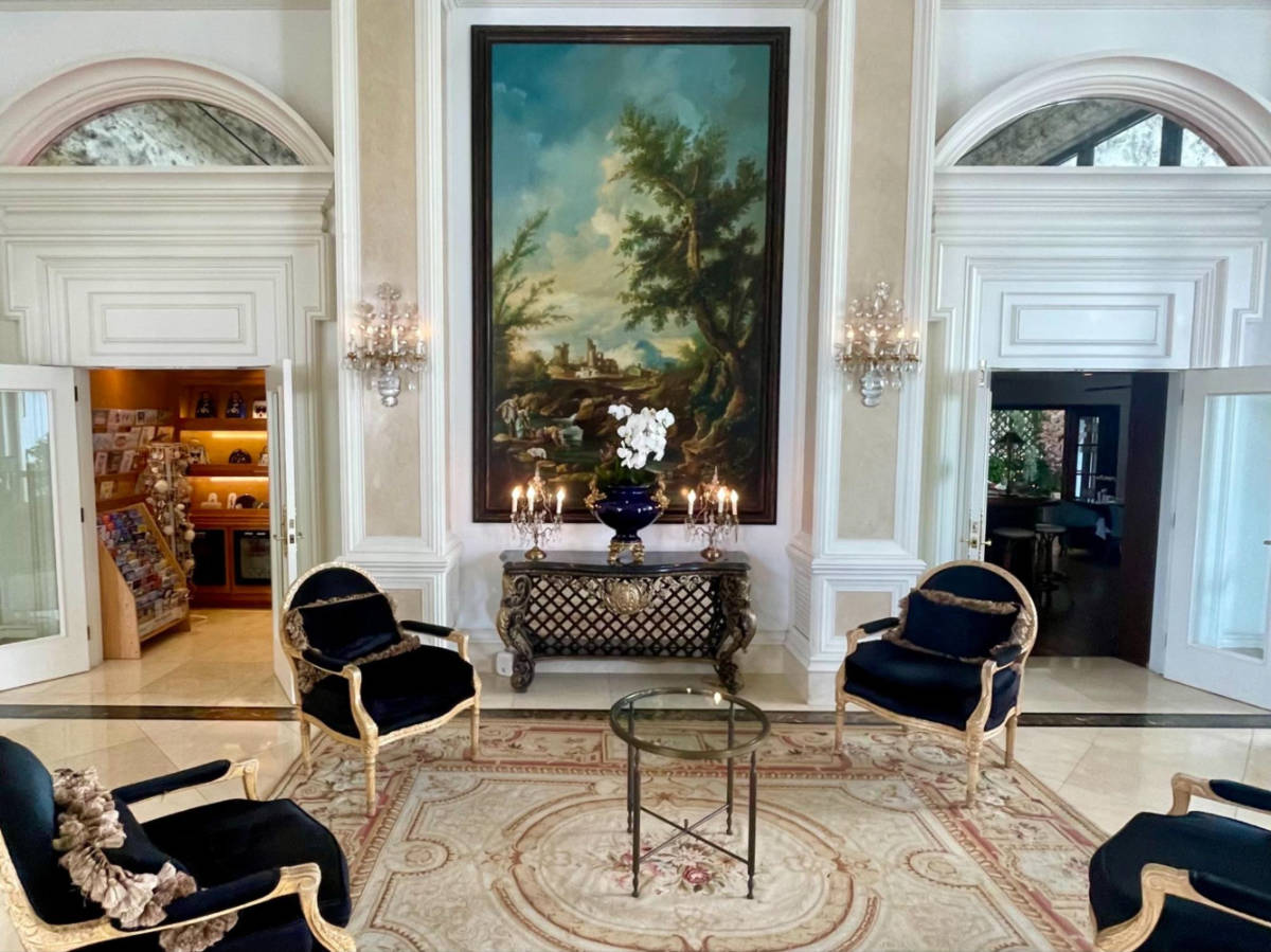 The beautiful sitting area at the Plaza Hotel & Spa