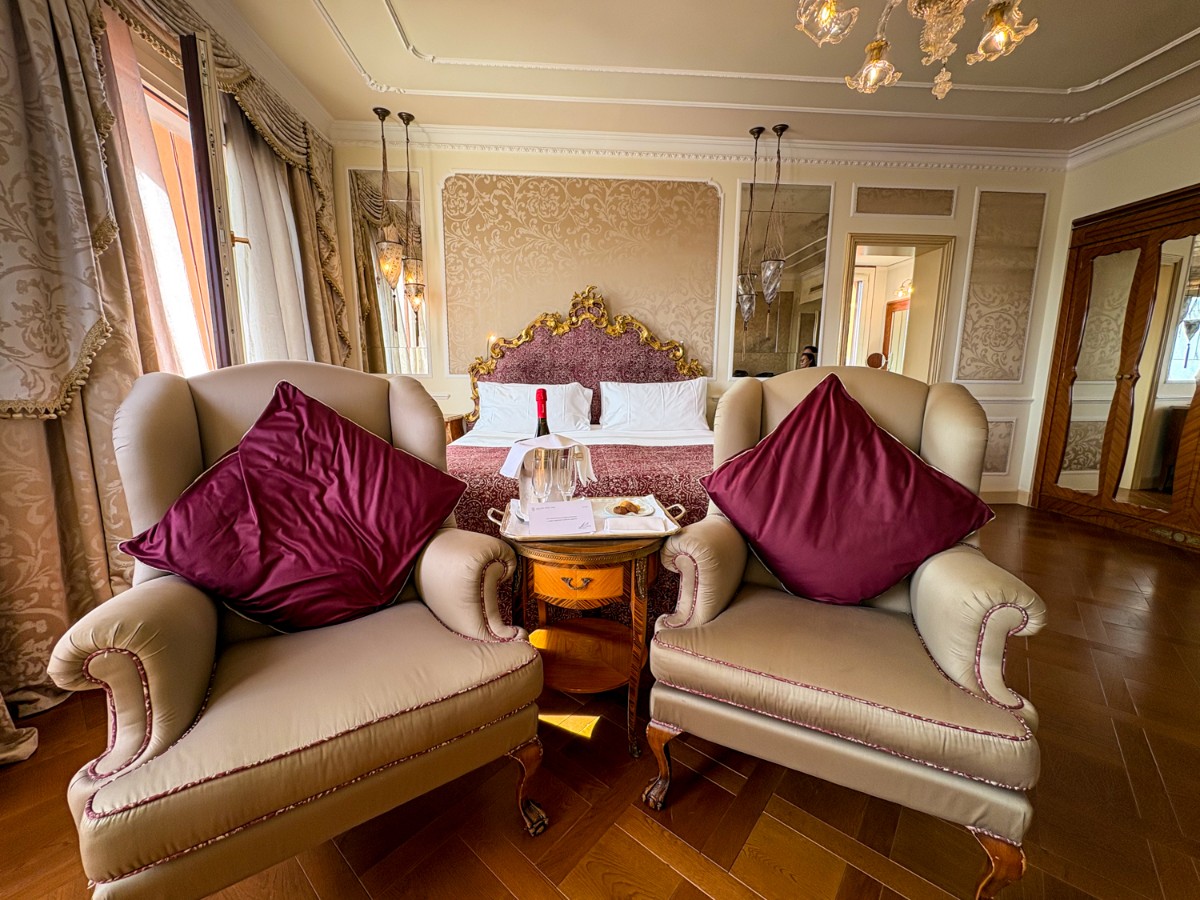 The Sitting area at the Junior Suite with Lagoon View