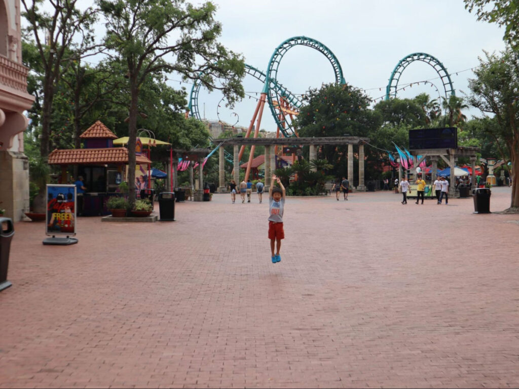 A kid doing a jump shot at Six Flags Fiesta Texas