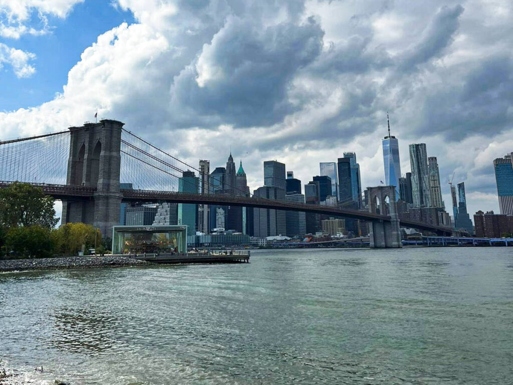 Panoramic view of the Brooklyn skyline and bridge