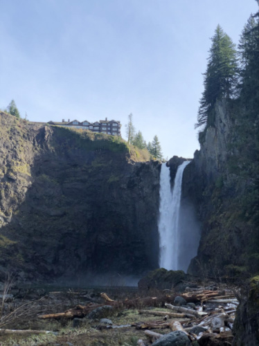 Perspective view of the Snoqualmie Falls and the clear blue sky on a sunny day