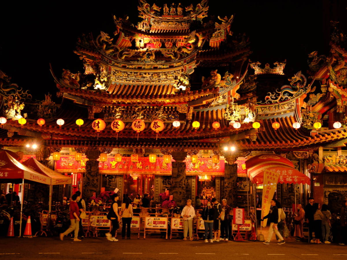View of the Songshan Ciyou Temple at night