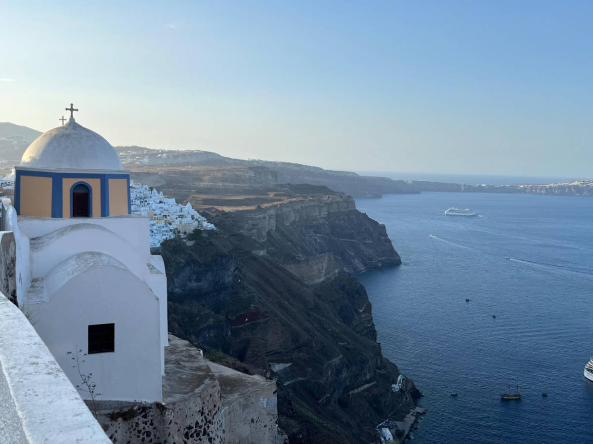 The south view behind the dome in Fira