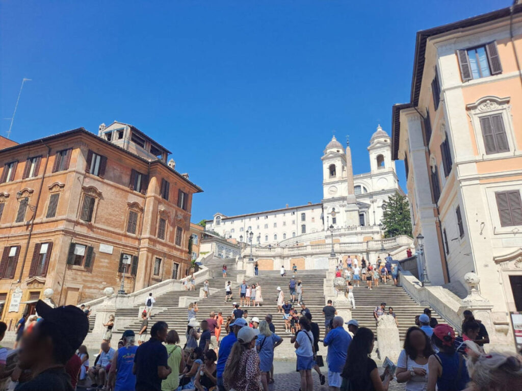 Clear blue sky over the people in Spanish Step