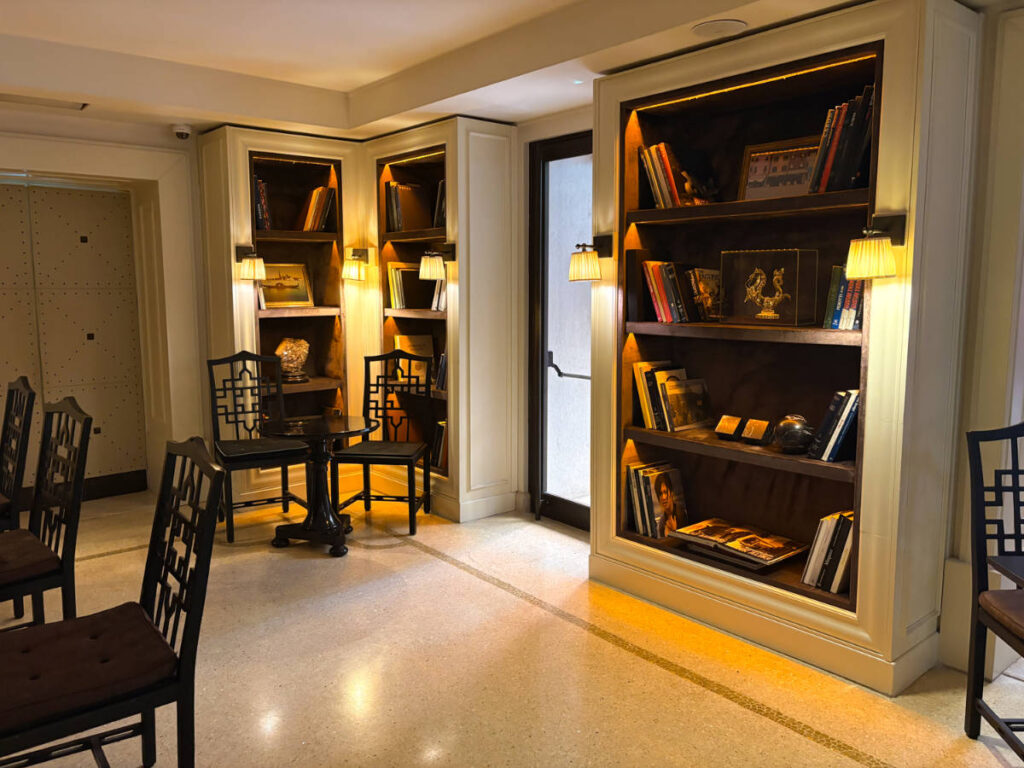 The book shelves in the small library in Splendid Venice