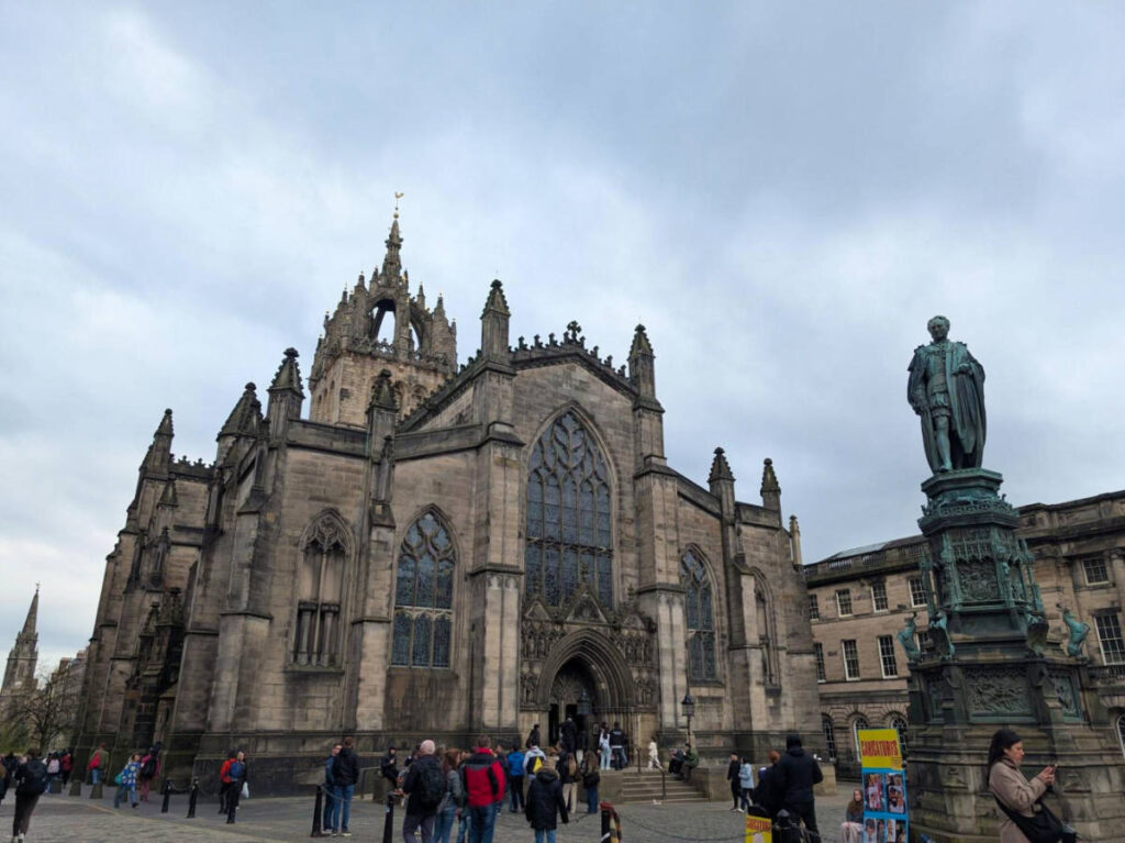 The statue of novelist Walter Scott in front of the St Giles’ Cathedral