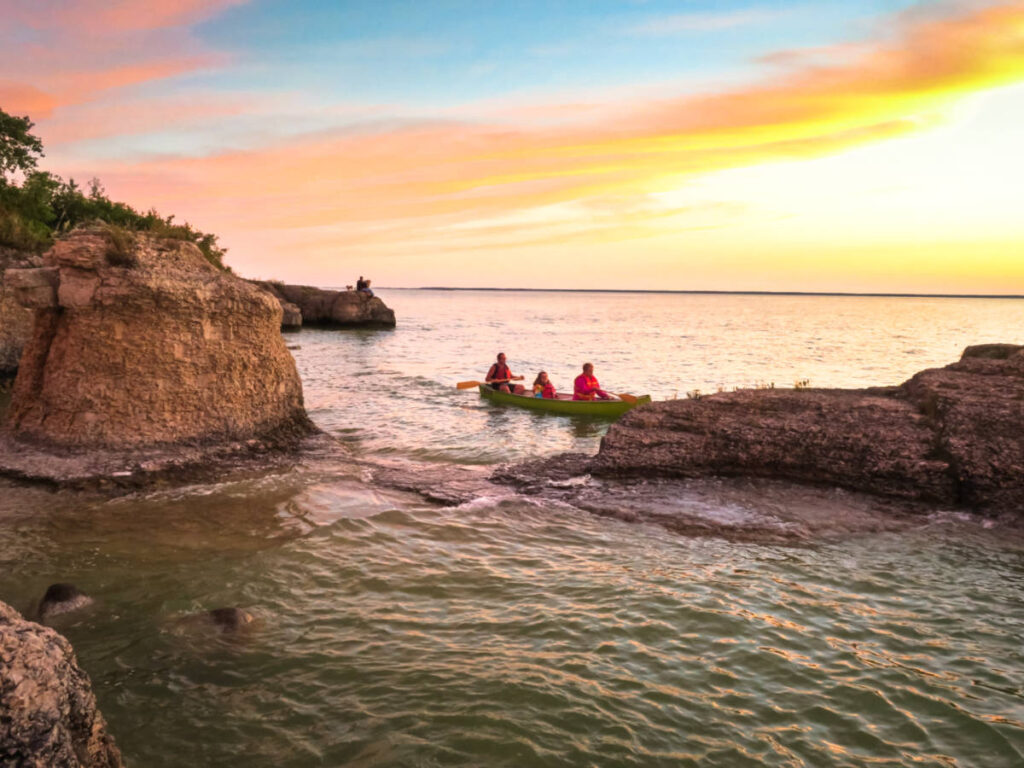 Scenic view of the sunset over the people kayaking at Steep Rock